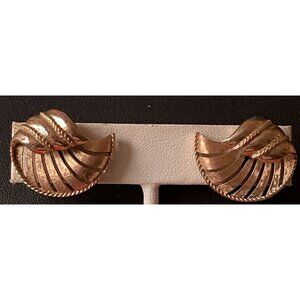 Vintage Signed Crown Trifari Gold Tone Fanned Clip-On Earrings